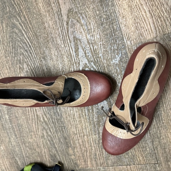 Miz Mooz size 10 new condition worn once burgundy and Tan Chunky lace heels - Picture 3 of 14